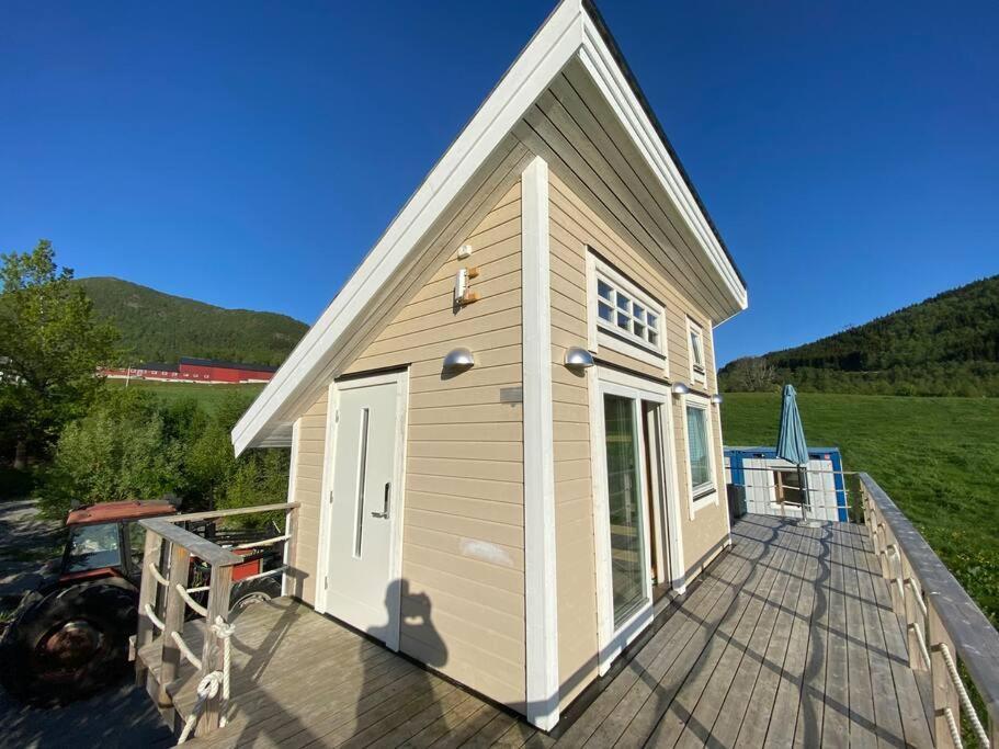 Minihus Med Drommeutsikt Til Sunnmorsalpene Apartman Aure  Kültér fotó