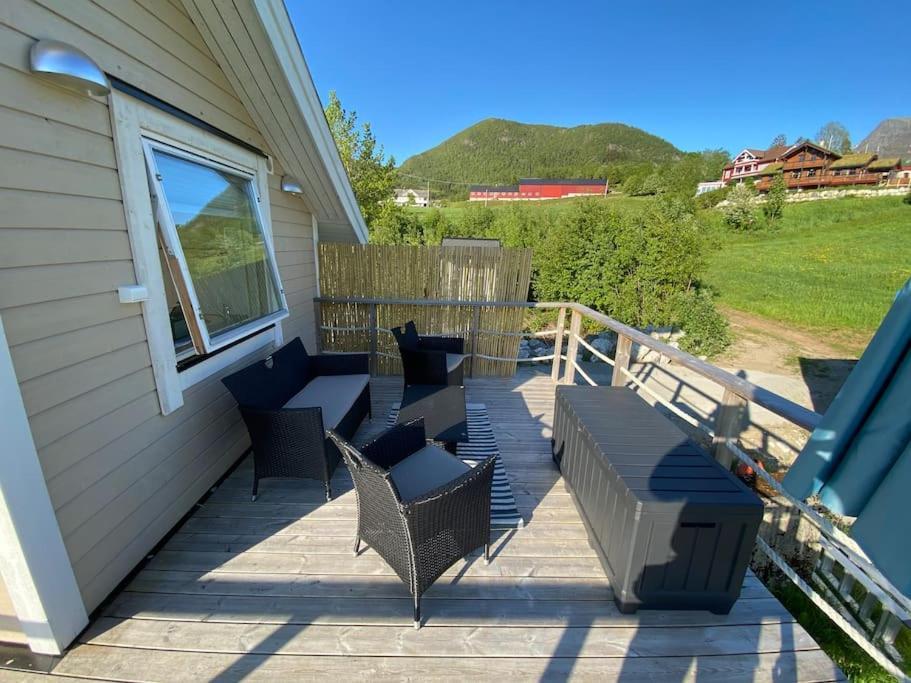 Minihus Med Drommeutsikt Til Sunnmorsalpene Apartman Aure  Kültér fotó
