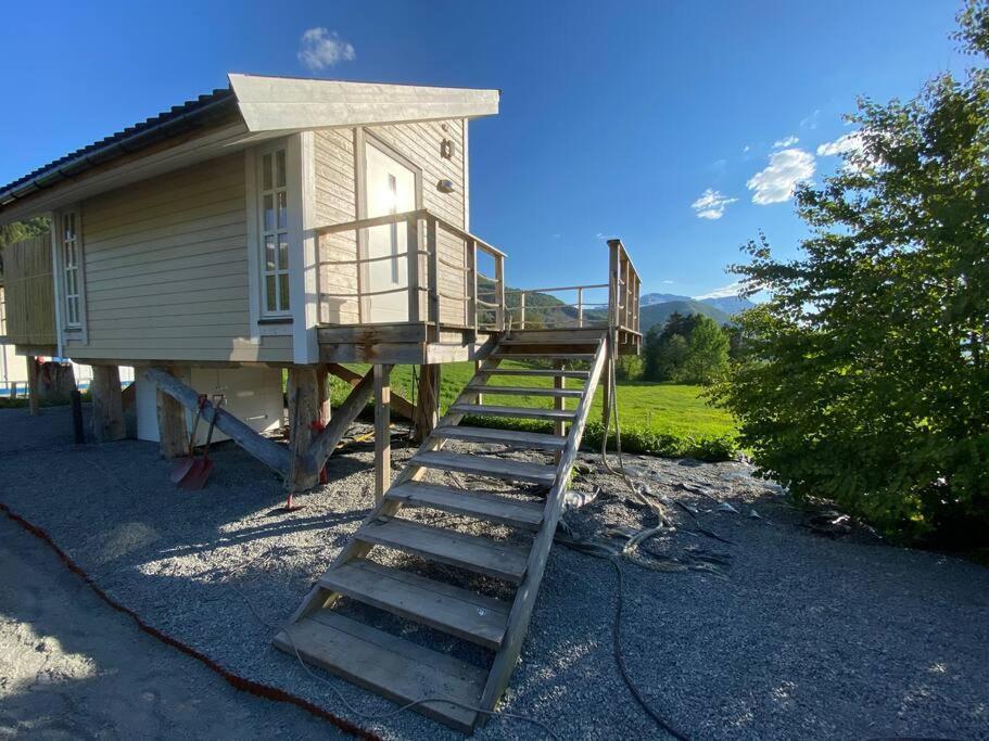 Minihus Med Drommeutsikt Til Sunnmorsalpene Apartman Aure  Kültér fotó