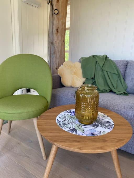 Minihus Med Drommeutsikt Til Sunnmorsalpene Apartman Aure  Kültér fotó